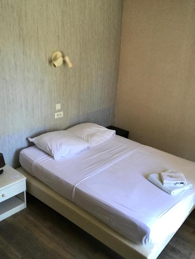 Hotel De La Gare Verchamp Экстерьер фото
